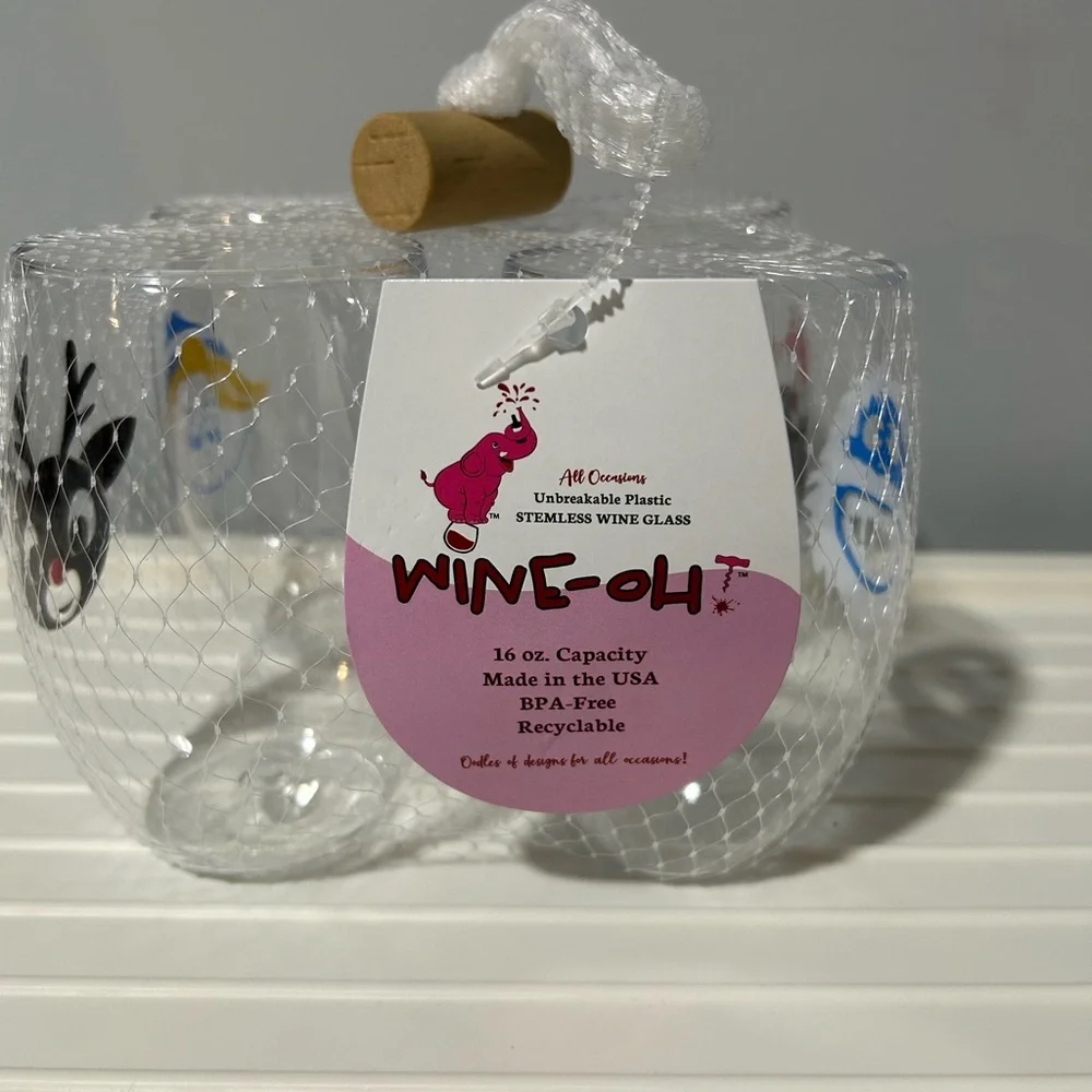 NWT Holiday Rudolph Inspired Plastic Shatterproof Stemless Wine Glasses - Picture 4 of 4